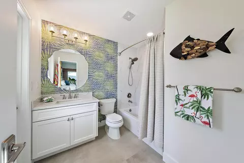 Bath - 19 Island Rd, Stuart, FL 34996 photo 5 of 7