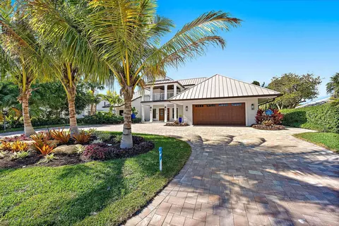 Exterior - 19 Island Rd, Stuart, FL 34996 photo 9 of 11