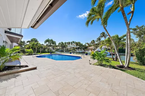 Exterior - 19 Island Rd, Stuart, FL 34996 photo 8 of 11
