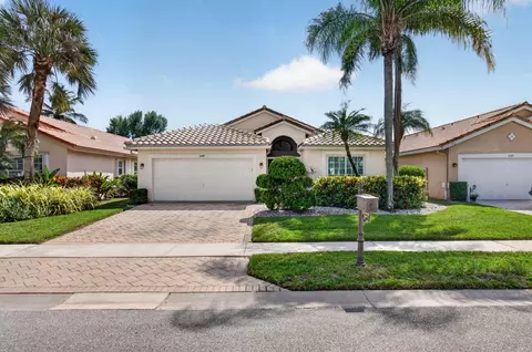 6549 Sun River Rd, Boynton Beach, FL 33437