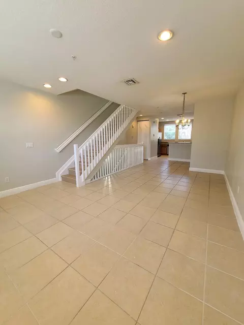 590 Amador Ln #6, West Palm Beach, FL 33401