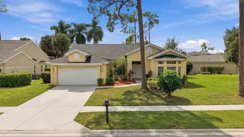 1015 Lake Breeze Dr, Wellington, FL 33414