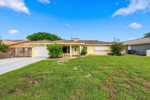 213 NE 24th Ct, Boca Raton, FL 33431