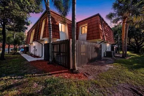 2216 White Pine Cir #D, Greenacres, FL 33415