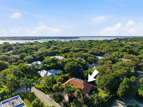 View/Area - 100 Hillcrest Dr, Sewalls Point, FL 34996 photo 4 of 7