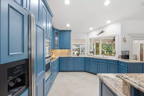 Kitchen - 100 Hillcrest Dr, Sewalls Point, FL 34996 photo 3 of 5