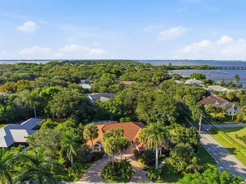 View/Area - 100 Hillcrest Dr, Sewalls Point, FL 34996 photo 1 of 7