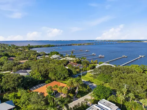 View/Area - 100 Hillcrest Dr, Sewalls Point, FL 34996 photo 2 of 7