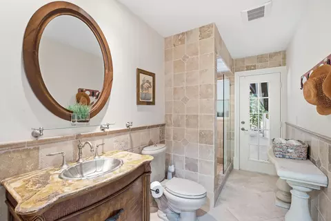 Bath - 100 Hillcrest Dr, Sewalls Point, FL 34996 photo 6 of 7