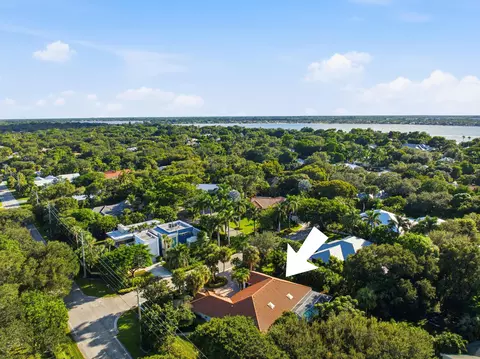 View/Area - 100 Hillcrest Dr, Sewalls Point, FL 34996 photo 5 of 7