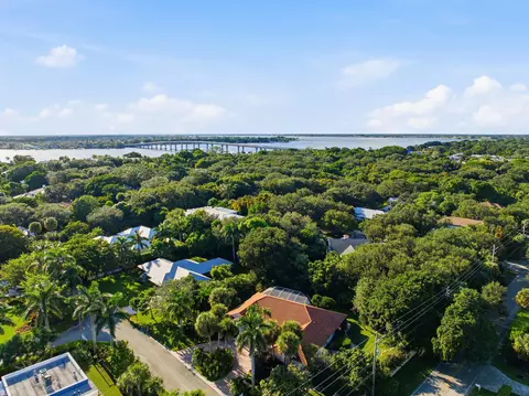 View/Area - 100 Hillcrest Dr, Sewalls Point, FL 34996 photo 3 of 7