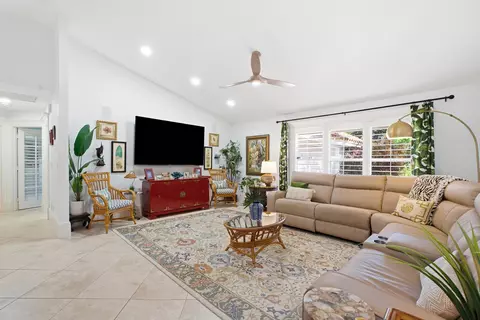 Living - 100 Hillcrest Dr, Sewalls Point, FL 34996 photo 2 of 3