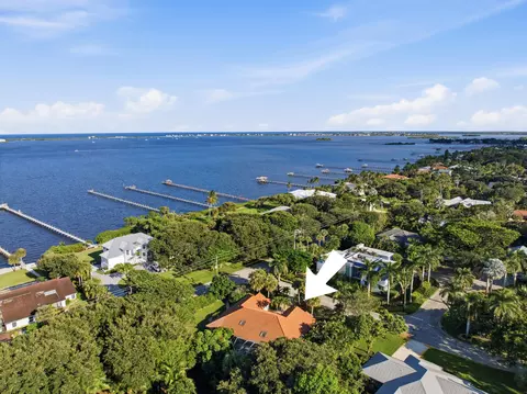 View/Area - 100 Hillcrest Dr, Sewalls Point, FL 34996 photo 6 of 7