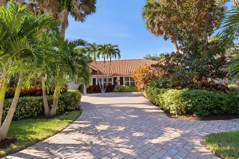 Exterior - 100 Hillcrest Dr, Sewalls Point, FL 34996 photo 12 of 13