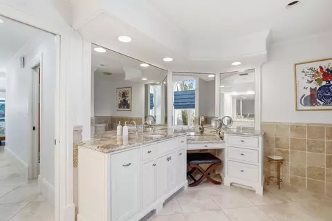 Bath - 100 Hillcrest Dr, Sewalls Point, FL 34996 photo 3 of 7