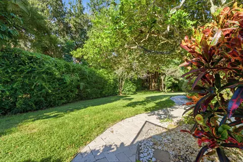 Exterior - 100 Hillcrest Dr, Sewalls Point, FL 34996 photo 8 of 13