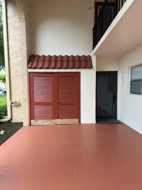 120 Lake Frances Dr, West Palm Beach, FL 33411