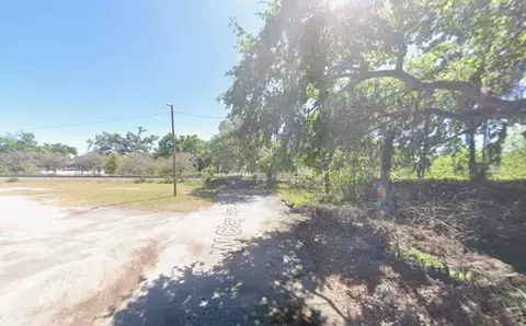 122 E Clay Ave, Brandon, FL 33510 photo 2