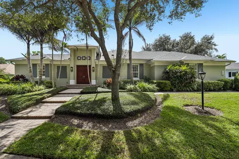 1110 Carolina Cir SW, Vero Beach, FL 32962