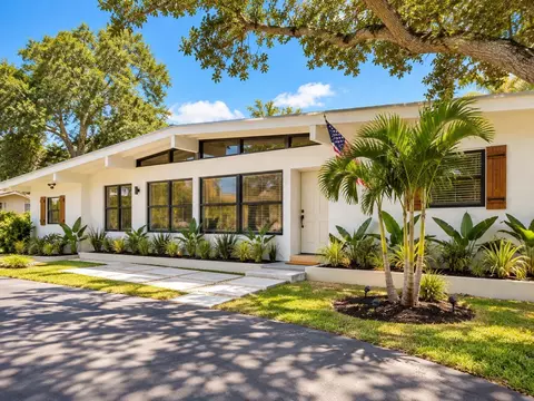 1944 NE Lake Pl, Jensen Beach, FL 34957