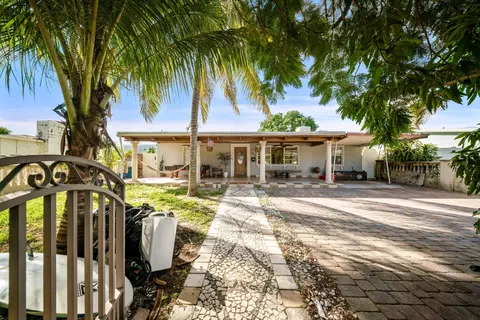 1020 Forest Ct, West Palm Beach, FL 33405