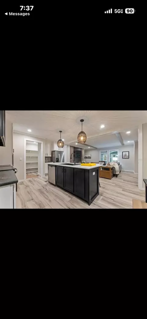 Kitchen - 10305 NE 2nd Ter, Okeechobee, FL 34972 photo 7 of 8
