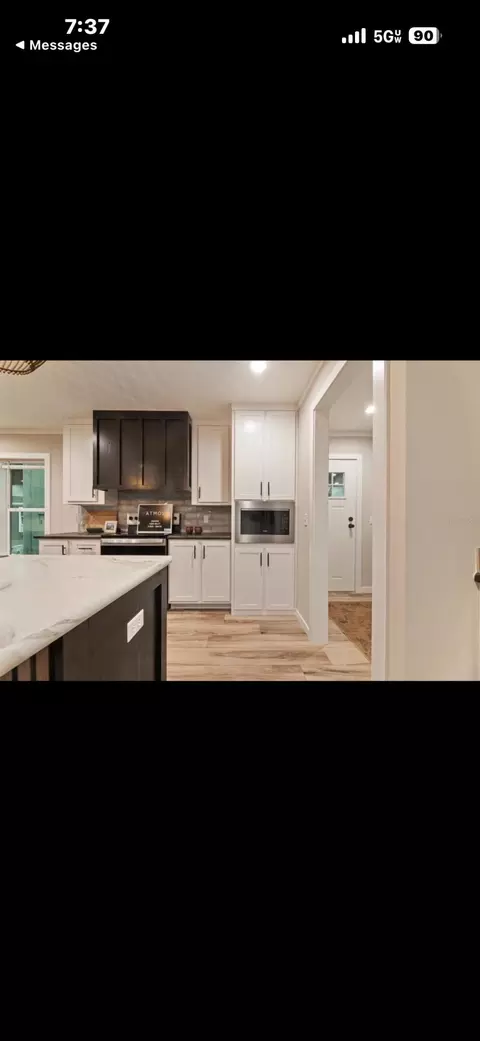 Kitchen - 10305 NE 2nd Ter, Okeechobee, FL 34972 photo 5 of 8