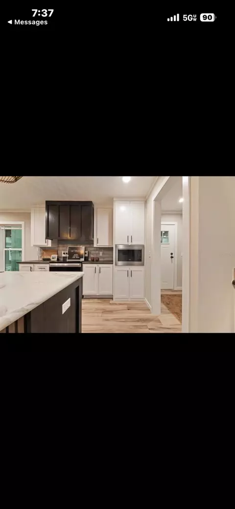 Kitchen - 10305 NE 2nd Ter, Okeechobee, FL 34972 photo 5 of 8