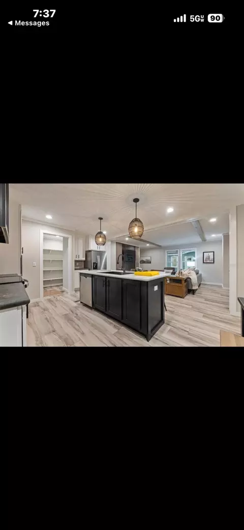 Kitchen - 10305 NE 2nd Ter, Okeechobee, FL 34972 photo 7 of 8