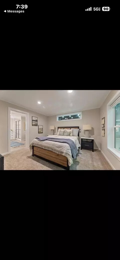 Bedroom - 10305 NE 2nd Ter, Okeechobee, FL 34972 photo 2 of 4
