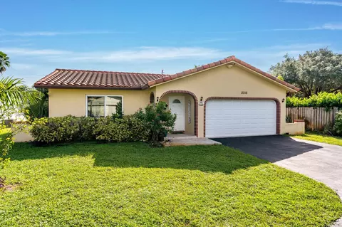 2315 NW 98th Ln, Coral Springs, FL 33065