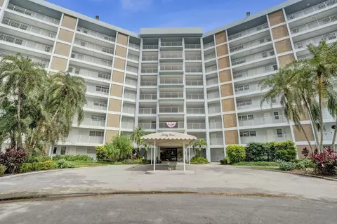 2940 N Course Dr #401, Pompano Beach, FL 33069