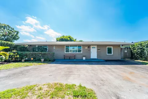 8800 NW 15th St, Pembroke Pines, FL 33024