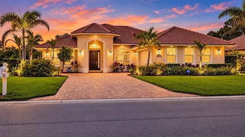 2801 Bent Pine Dr, Fort Pierce, FL 34951