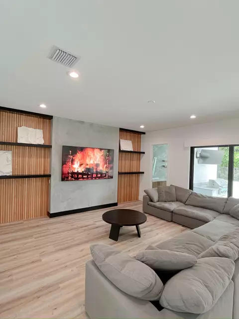 Living - 8227 Oceanus Dr, Boca Raton, FL 33496 photo 1 of 3