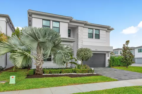 Exterior - 8227 Oceanus Dr, Boca Raton, FL 33496 photo 2 of 8