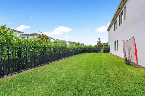 Exterior - 8227 Oceanus Dr, Boca Raton, FL 33496 photo 5 of 8