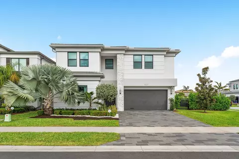 Exterior - 8227 Oceanus Dr, Boca Raton, FL 33496 photo 1 of 8