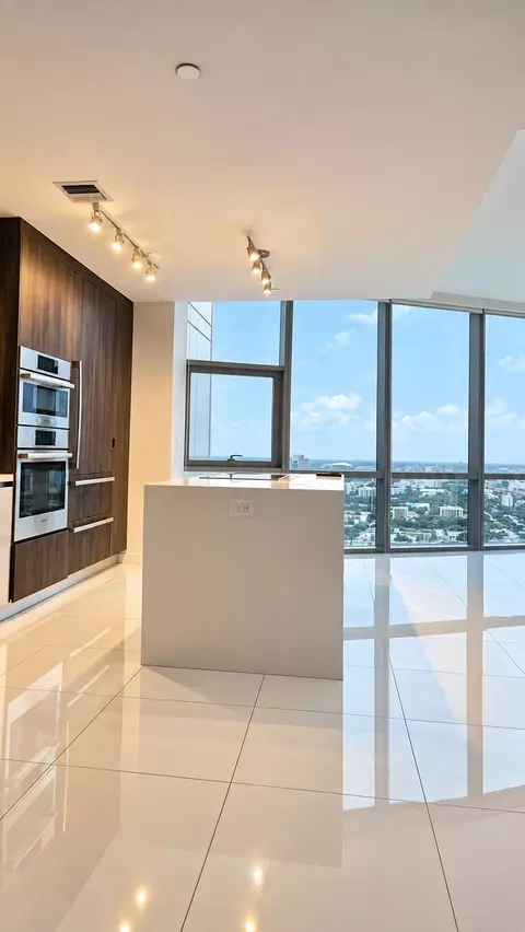 851 NE 1st Ave #3502, Miami, FL 33132