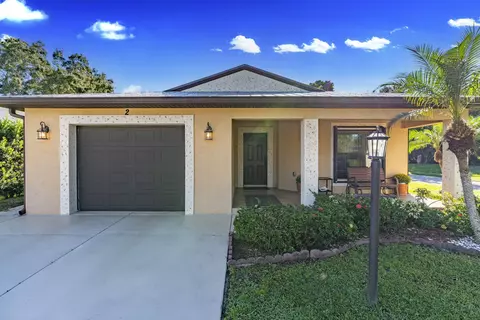 2 S Granada Ln, Port Saint Lucie, FL 34952