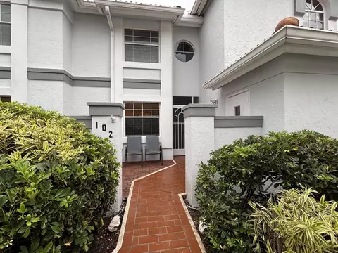9927 Seacrest Cir #102, Boynton Beach, FL 33437