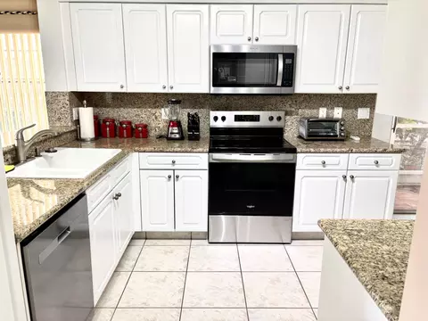 9927 Seacrest Cir #102, Boynton Beach, FL 33437