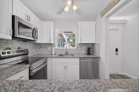 Kitchen - 2600 SE Ocean #D14, Stuart, FL 34996 photo 2 of 2