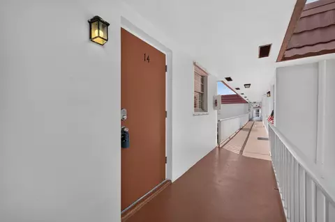 Entry Way - 2600 SE Ocean #D14, Stuart, FL 34996 photo 2 of 2