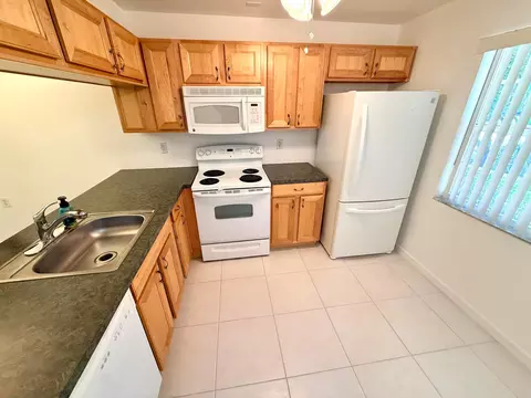 1105 Bahama Bnd #B1, Coconut Creek, FL 33066
