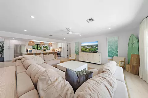 Living - 3335 Cove Rd, Jupiter, FL 33469 photo 4 of 4