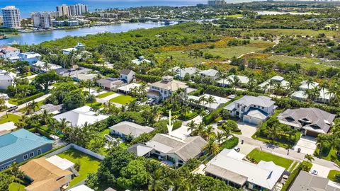 View/Area - 3335 Cove Rd, Jupiter, FL 33469 photo 9 of 10