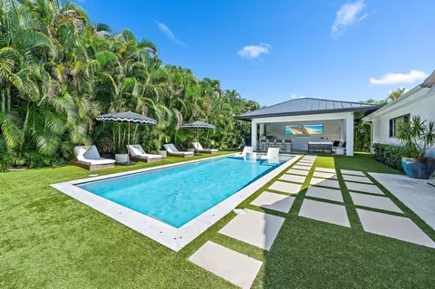 Exterior - 3335 Cove Rd, Jupiter, FL 33469 photo 4 of 8