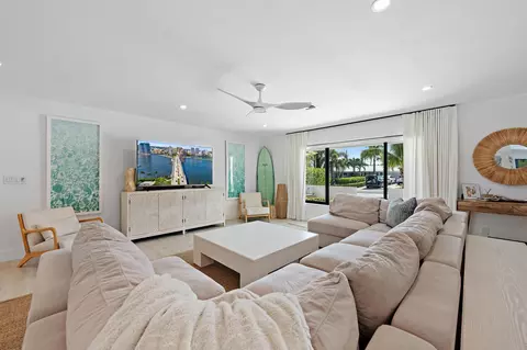Living - 3335 Cove Rd, Jupiter, FL 33469 photo 3 of 4