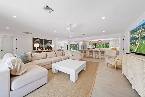 Living - 3335 Cove Rd, Jupiter, FL 33469 photo 2 of 4